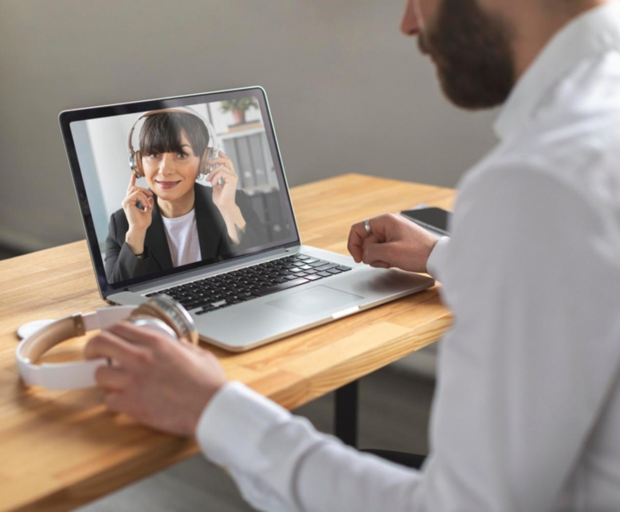 Moderne Arbeitsplätze mit fortschrittlicher Technologie